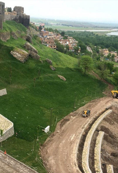 Diyarbakır İli Suriçi İlçesi Fiskaya- Yenikapı- Mardinkapı Arası Sur Etekleri Peyzaj Alanı İnşaatı İle Altyapı ve Çevre Düzenlemesi İşi